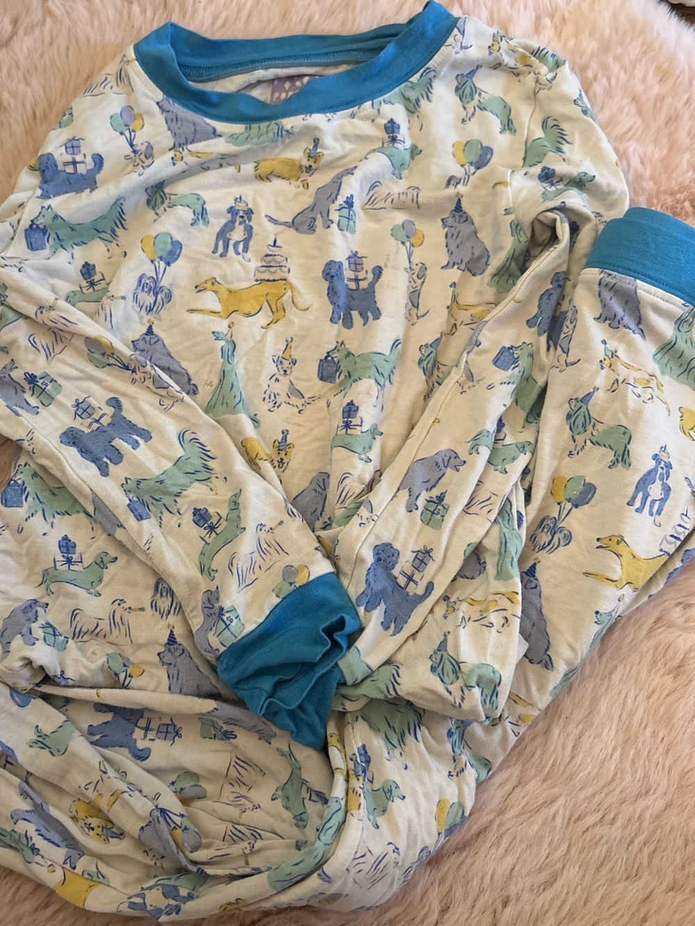 Poppy kids size 4T bamboo Kids Blue Crewneck Pajama Set with Animal Print